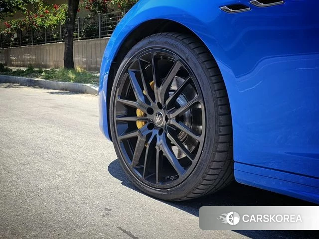 Maserati Ghibli id 4396207 из Кореи 15