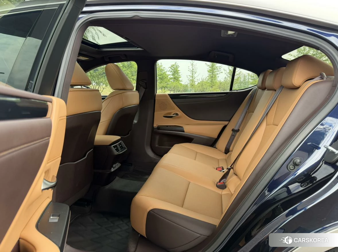 Lexus ES id 4452601 из Китая 13