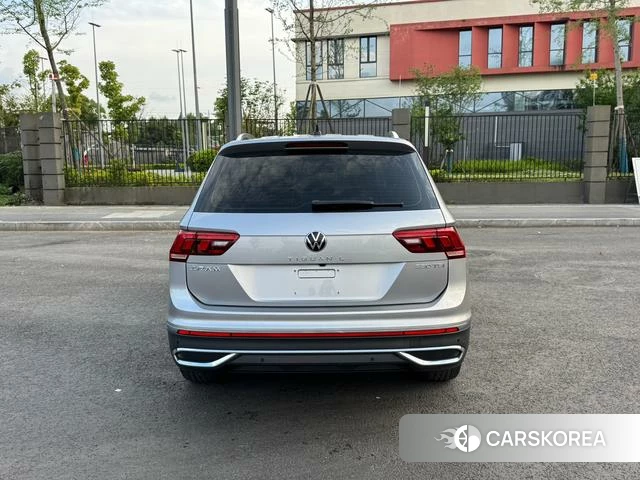Volkswagen Tiguan L 2021 Серебристо-серый из Китая, фото 5
