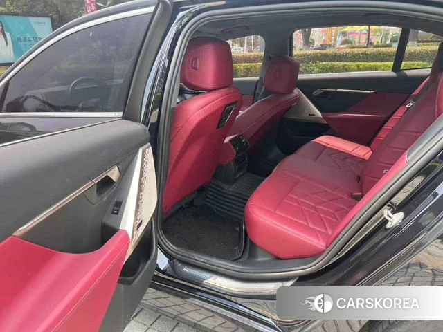 BMW 5 series 2024 Черный из Китая, фото 5