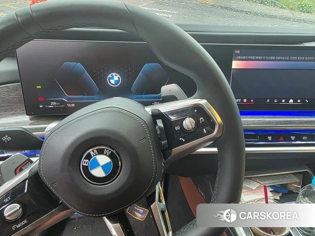 BMW 7 Series (G70) 2023 Белый из Кореи, фото 5