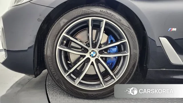 BMW 5 Series (G30) id 3348855 из Кореи 15