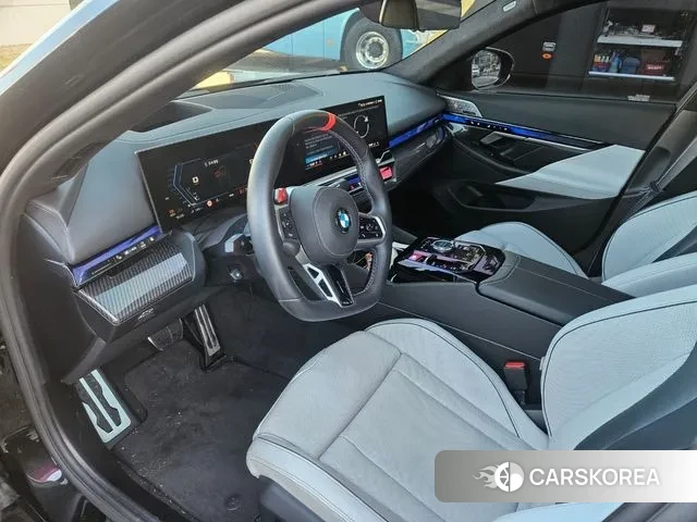 BMW M5 (G90) 2025 Черный из Кореи, фото 5