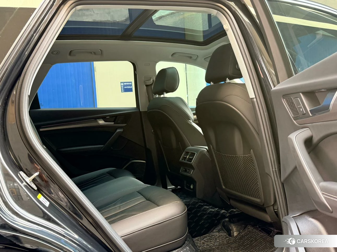 Audi Q5L 2021 Черный из Китая, фото 5