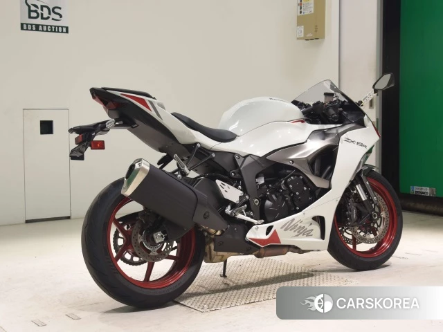 Kawasaki ZX-6R NINJA ABS 2025 из Японии, фото 2