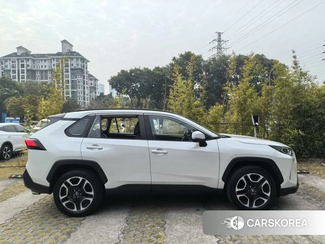 Toyota RAV4 Rongfang 2022 Белый из Китая, фото 6