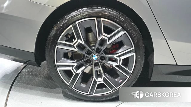 BMW 5 Series (G60) id 4570989 из Кореи 26