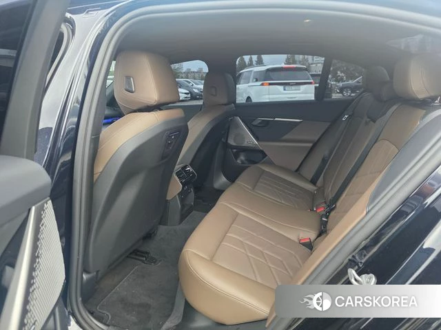 BMW 5 Series (G60) 2025 Черный из Кореи, фото 5