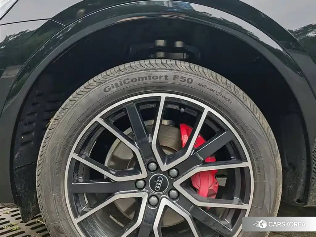 Audi Q5L id 4680570 из Китая 9