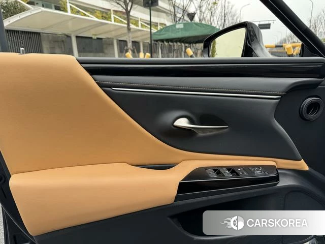 Lexus ES id 4278898 из Китая 19
