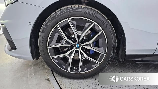 BMW 5 Series (G60) id 3896573 из Кореи 15