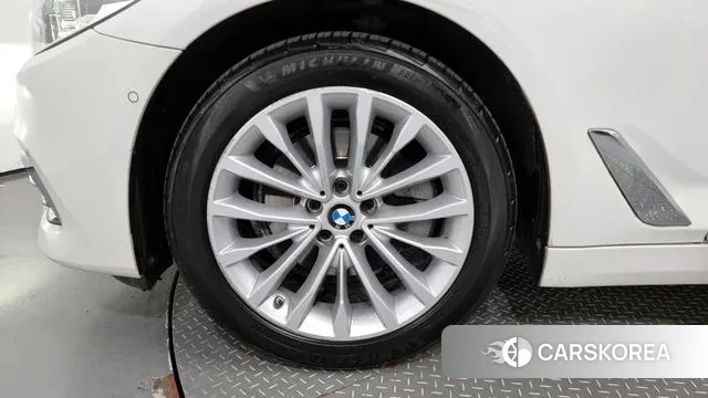 BMW 5 Series (G30) id 3188496 из Кореи 15