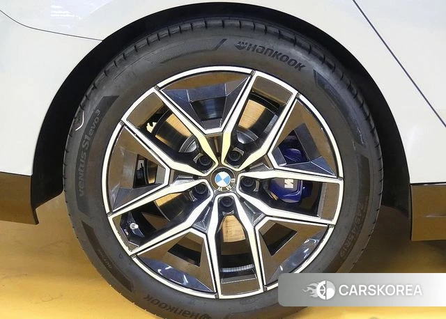 BMW 5 Series (G60) id 3825897 из Кореи 15