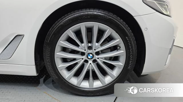 BMW 5 Series (G30) id 4401453 из Кореи 27