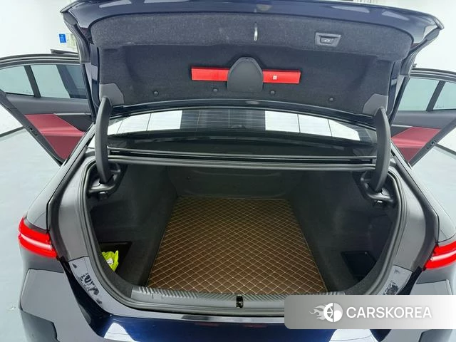 BMW 5 series 2025 Черный из Китая, фото 5