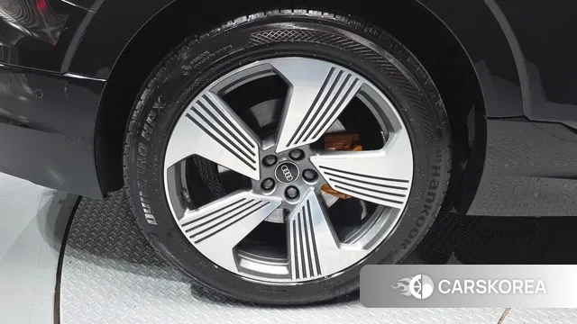 Audi e-Tron id 3727037 из Кореи 15