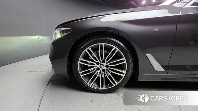 BMW 5 Series (G30) id 3583191 из Кореи 15