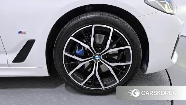 BMW 5 Series (G30) id 3412115 из Кореи 15