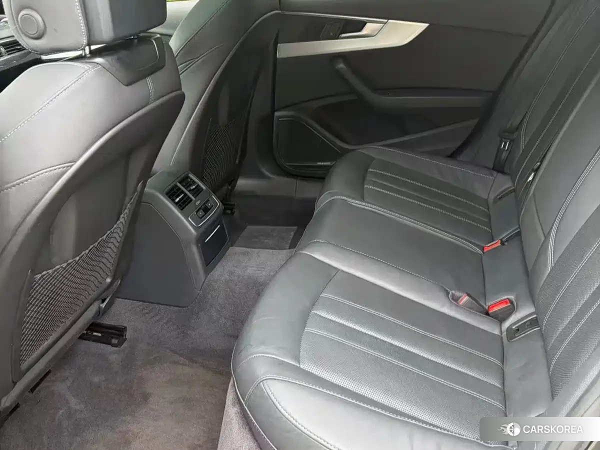 Audi A4L id 4599747 из Китая 7