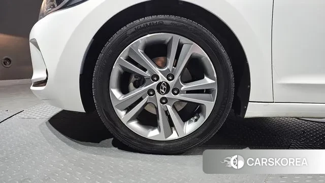 Hyundai Avante AD id 3593558 из Кореи 15