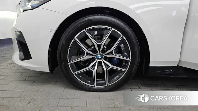 BMW 5 Series (G60) id 4617925 из Кореи 27