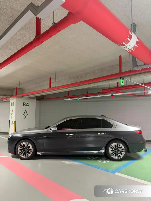 BMW 7 Series (G70) 2023 Серый из Кореи, фото 5