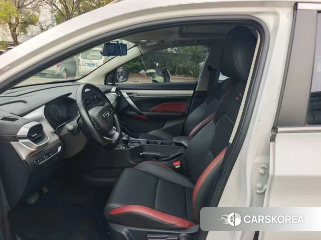 Geely Automobile Binyue 2022 Белый из Китая, фото 5
