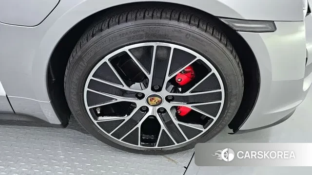 Porsche Taycan id 3355857 из Кореи 15