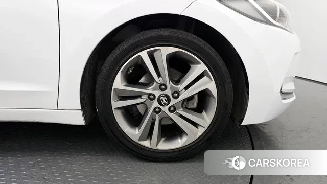 Hyundai Avante AD id 3656757 из Кореи 14