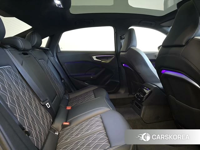 Audi A5L id 4277867 из Китая 14