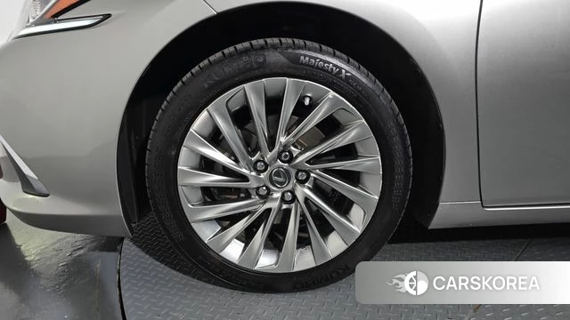 Lexus ES300h 7th generation id 4835879 из Кореи 28
