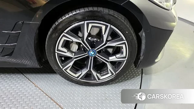 BMW i4 id 3467944 из Кореи 15