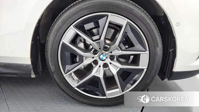 BMW 5 Series (G60) id 3341718 из Кореи 15