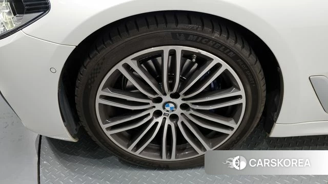 BMW 5 Series (G30) id 3834557 из Кореи 15