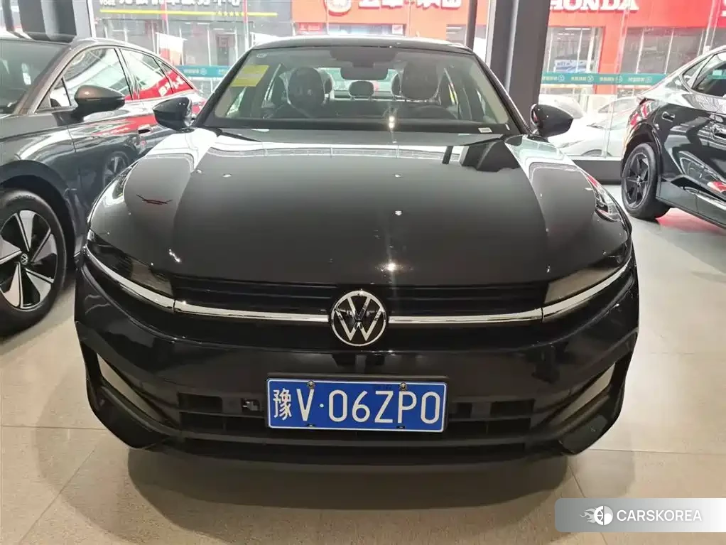 Volkswagen Magotan 2026 Черный из Китая, фото 5