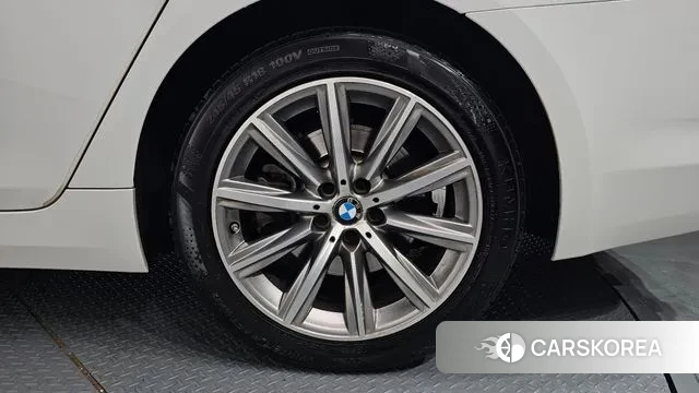 BMW 5 Series (G30) id 3692419 из Кореи 15