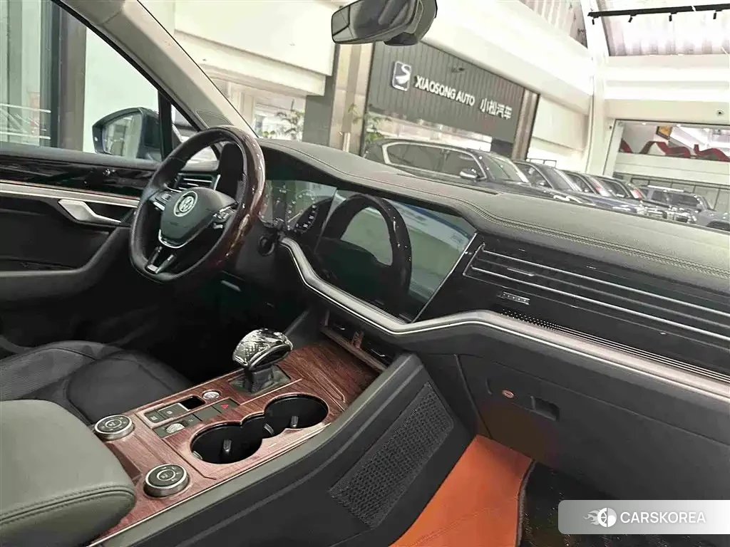 Volkswagen Touareg id 4546571 из Китая 18