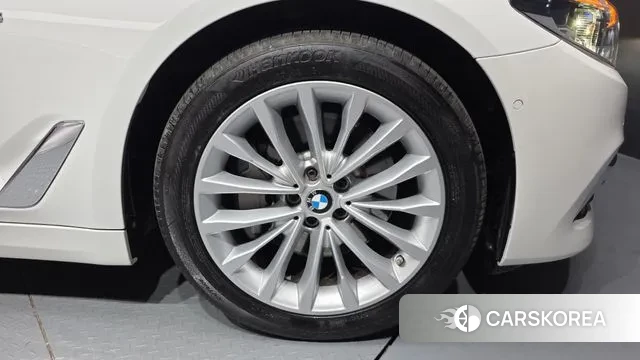 BMW 5 Series (G30) id 3505252 из Кореи 15