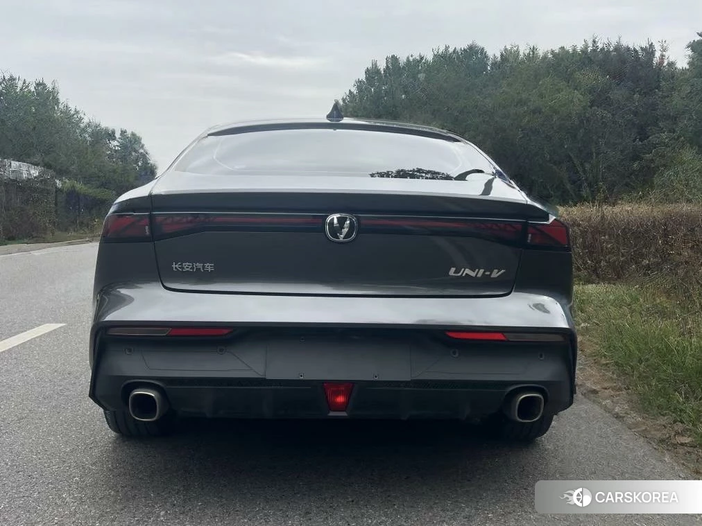 Chang'an UNI-V 2022 Темно-серый из Китая, фото 5