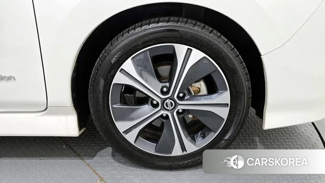 Nissan Leaf (ZE1) id 3344992 из Кореи 15