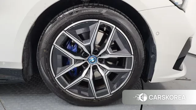 BMW i5 (G60) id 3757807 из Кореи 15