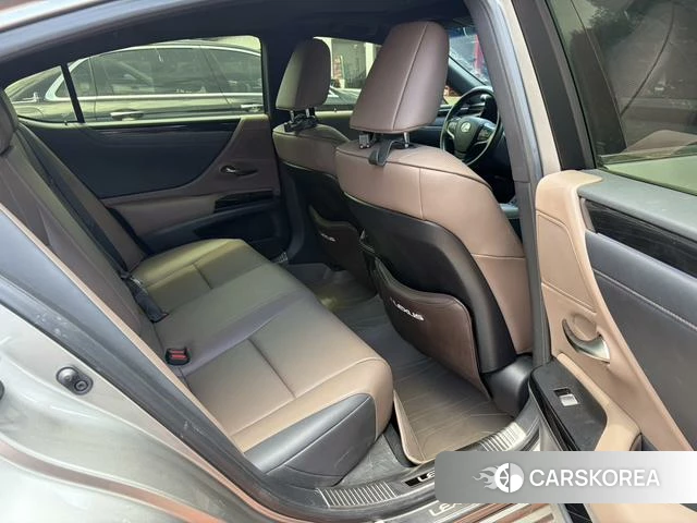 Lexus ES id 4299932 из Китая 8