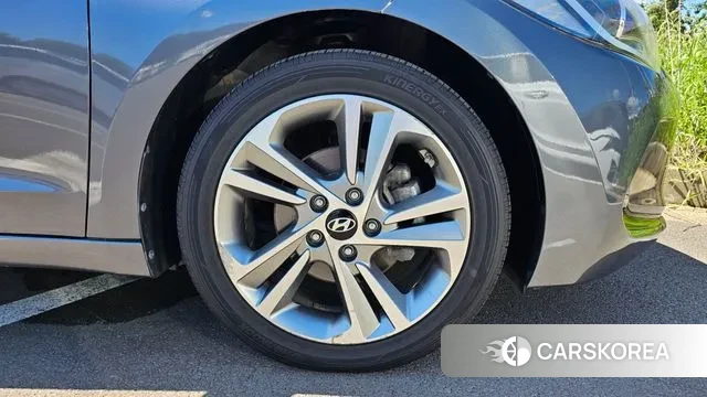 Hyundai Avante AD id 3039421 из Кореи 15