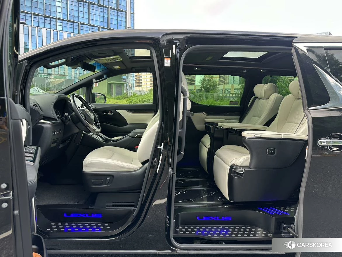Lexus LM id 4485560 из Китая 17