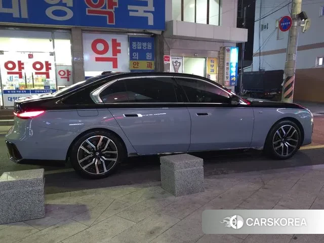 BMW 7 Series (G70) id 3288598 из Кореи 14