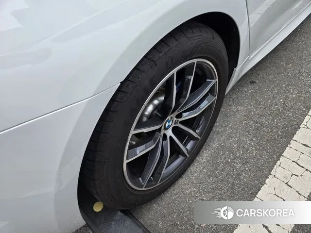 BMW 5 Series (G30) 2023 Белый из Кореи, фото 6