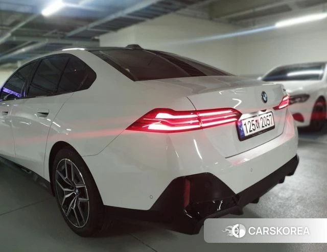 BMW 5 Series (G60) 2024 Белый из Кореи, фото 5