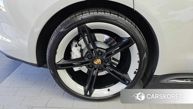 Porsche Taycan id 4863670 из Кореи 15