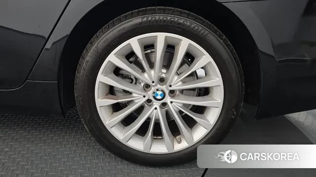 BMW 5 Series (G30) id 3634371 из Кореи 15