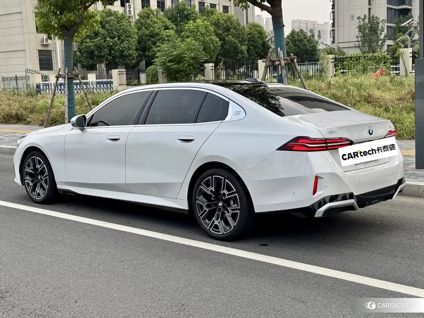 BMW 5 series 2024 Белый из Китая, фото 5